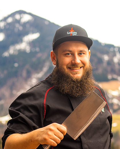 https://www.gasthaus-kreuz.com/wp-content/uploads/2024/01/gasthaus_kreuz_0003_Pierre-Chef.jpg